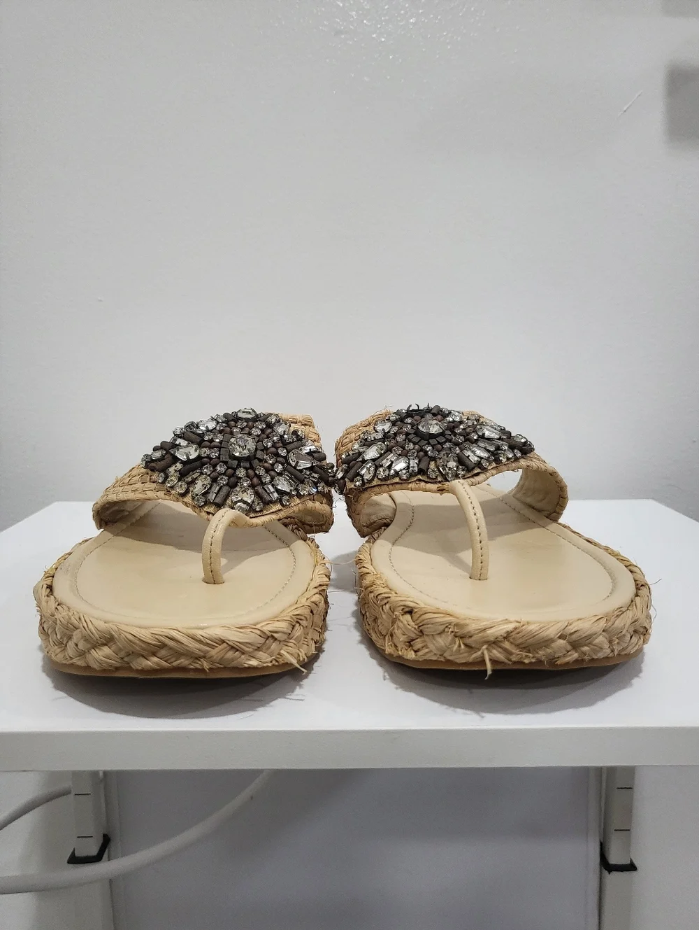 RARE Vera Wang Lavender Tan Raffia + Leather Embellished Platform Sandals - Sz 9